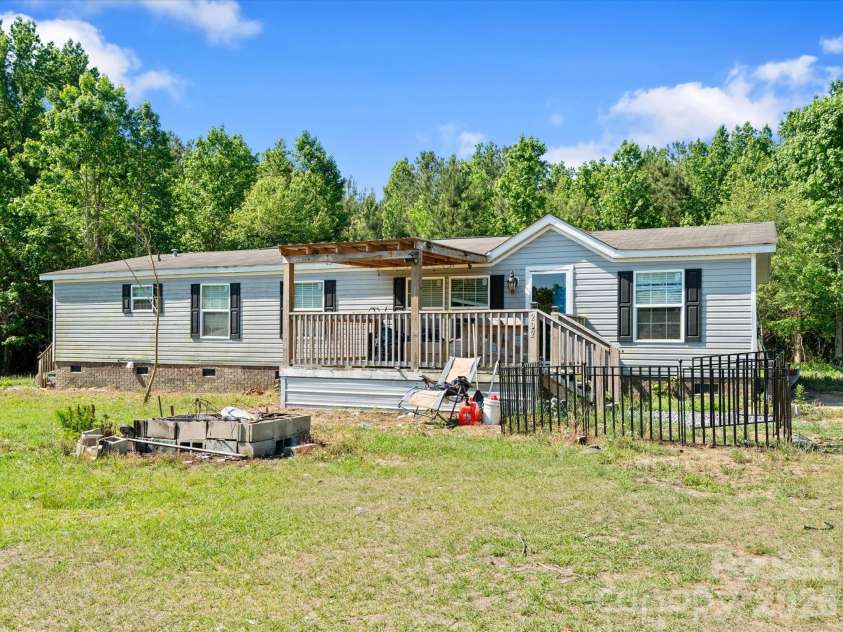 292 Longhorn Lane, Cheraw, SC 29520.  MLS# CAR4384944, YatesRealty ID 27381. 