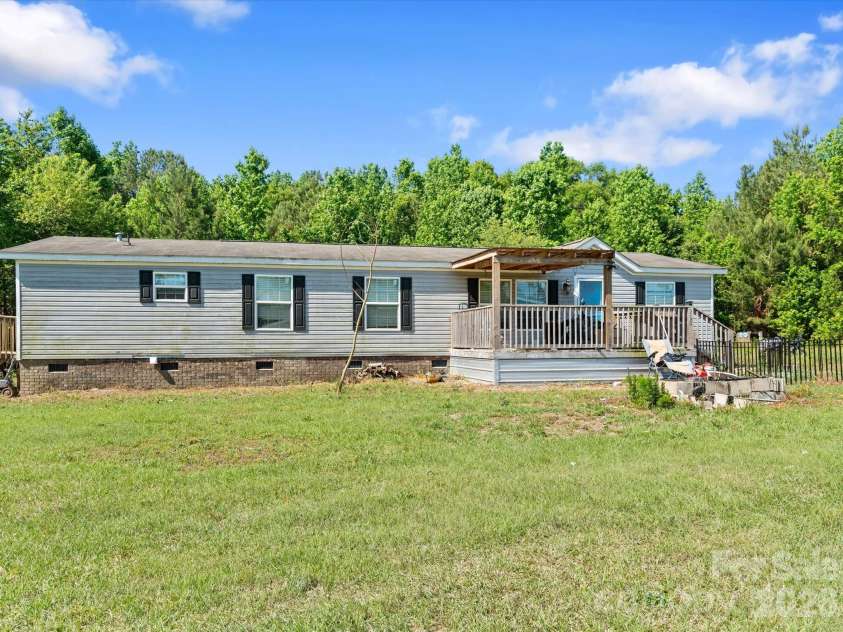 292 Longhorn Lane, Cheraw, SC 29520.  MLS# CAR4384944, YatesRealty ID 27381. 