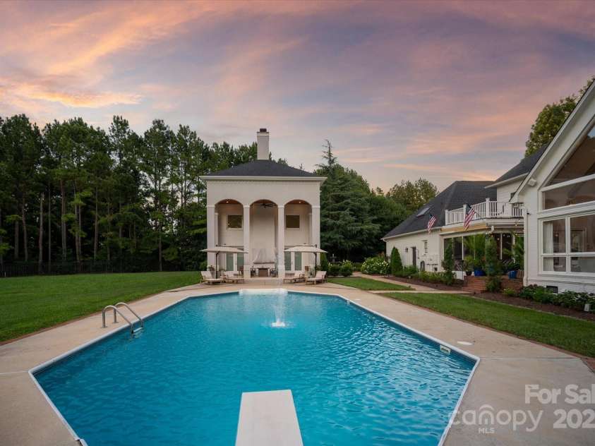 533 Valley Run Drive, Waxhaw, NC 28173.  MLS# CAR4277691, YatesRealty ID 27381. 