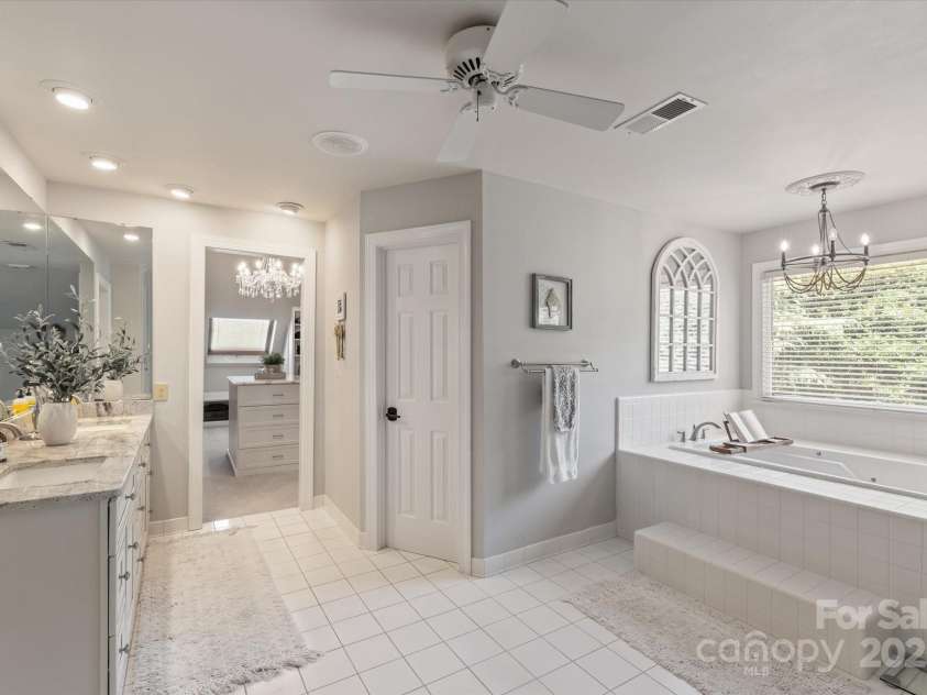 533 Valley Run Drive, Waxhaw, NC 28173.  MLS# CAR4277691, YatesRealty ID 27381. 