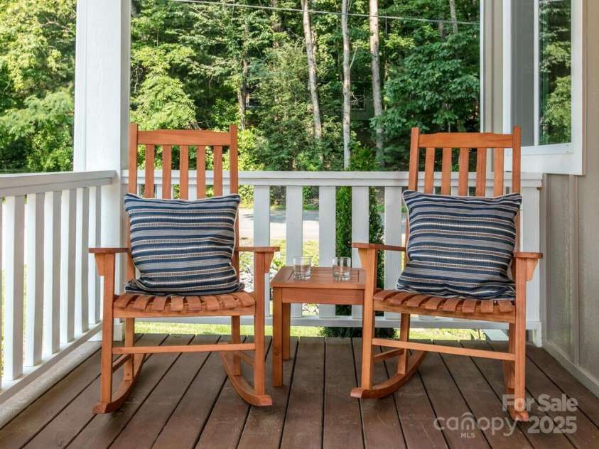 508 Oconeechee Avenue, Black Mountain, NC 28711.  MLS# CAR4278010, YatesRealty ID 27382. 