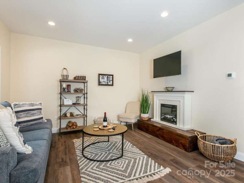 508 Oconeechee Avenue, Black Mountain, NC 28711.  MLS# CAR4278010, YatesRealty ID 27382. 