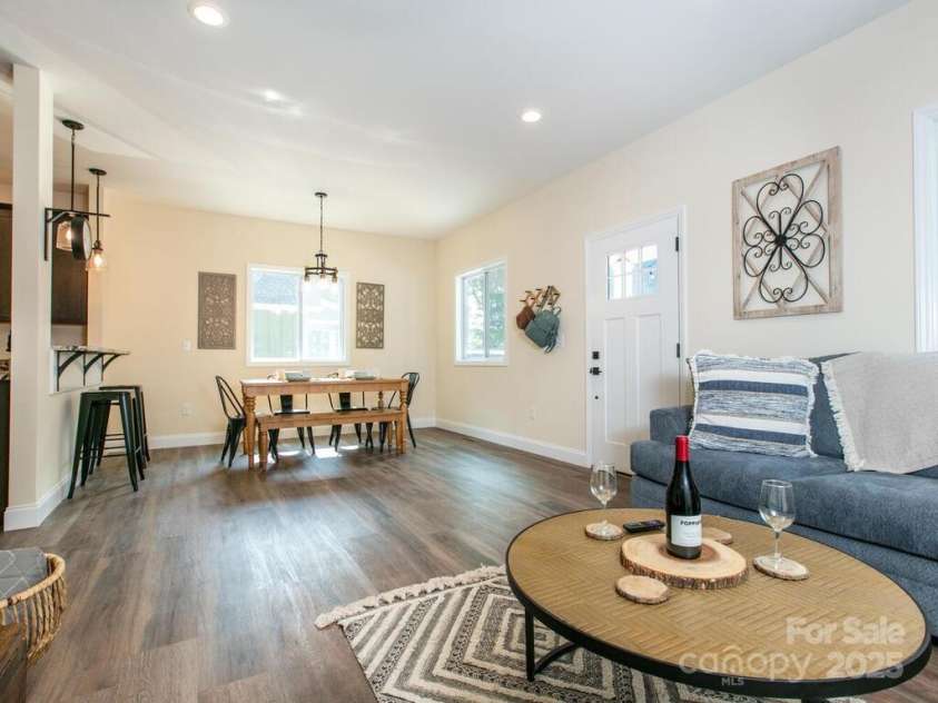 508 Oconeechee Avenue, Black Mountain, NC 28711.  MLS# CAR4278010, YatesRealty ID 27382. 