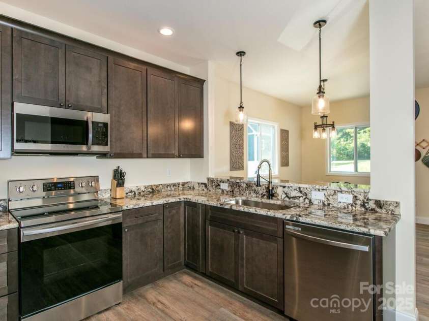 508 Oconeechee Avenue, Black Mountain, NC 28711.  MLS# CAR4278010, YatesRealty ID 27382. 