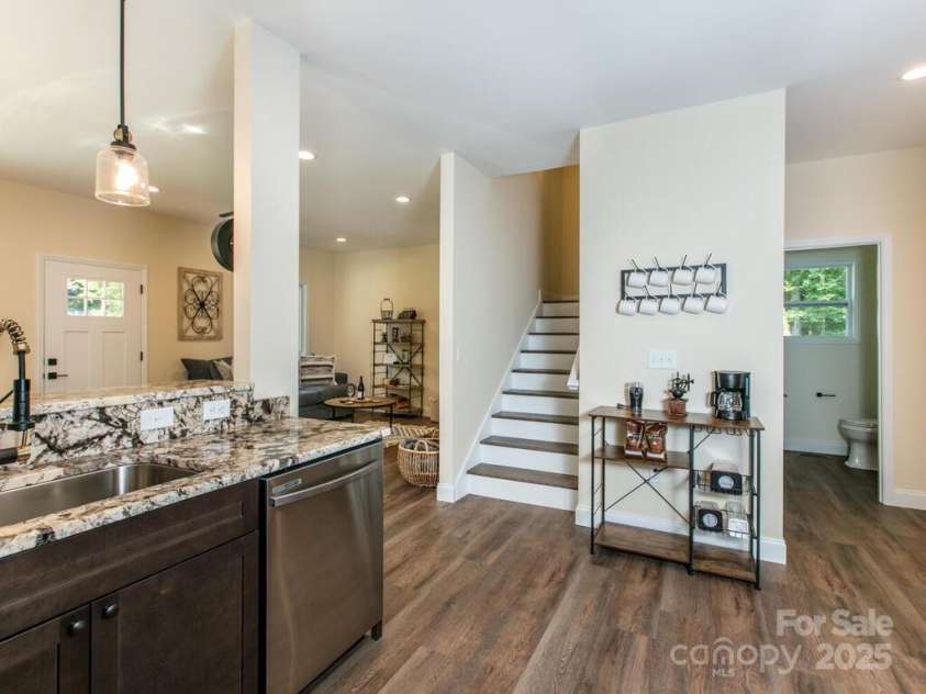 508 Oconeechee Avenue, Black Mountain, NC 28711.  MLS# CAR4278010, YatesRealty ID 27382. 