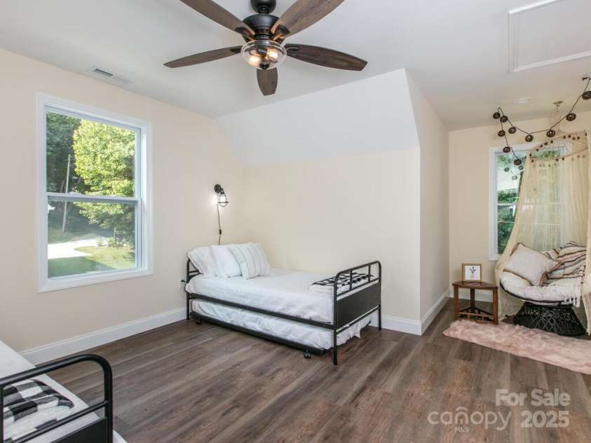 508 Oconeechee Avenue, Black Mountain, NC 28711.  MLS# CAR4278010, YatesRealty ID 27382. 