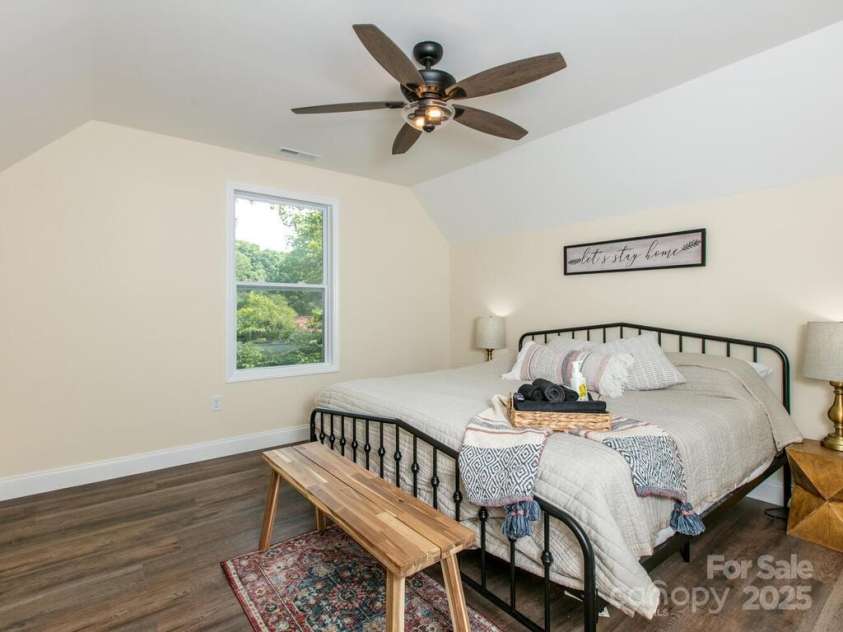 508 Oconeechee Avenue, Black Mountain, NC 28711.  MLS# CAR4278010, YatesRealty ID 27382. 