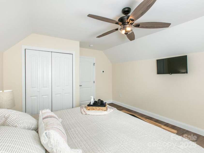 508 Oconeechee Avenue, Black Mountain, NC 28711.  MLS# CAR4278010, YatesRealty ID 27382. 