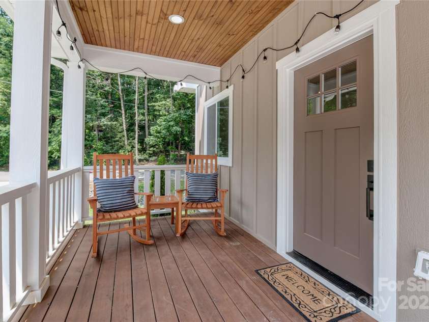 508 Oconeechee Avenue, Black Mountain, NC 28711.  MLS# CAR4278010, YatesRealty ID 27382. 