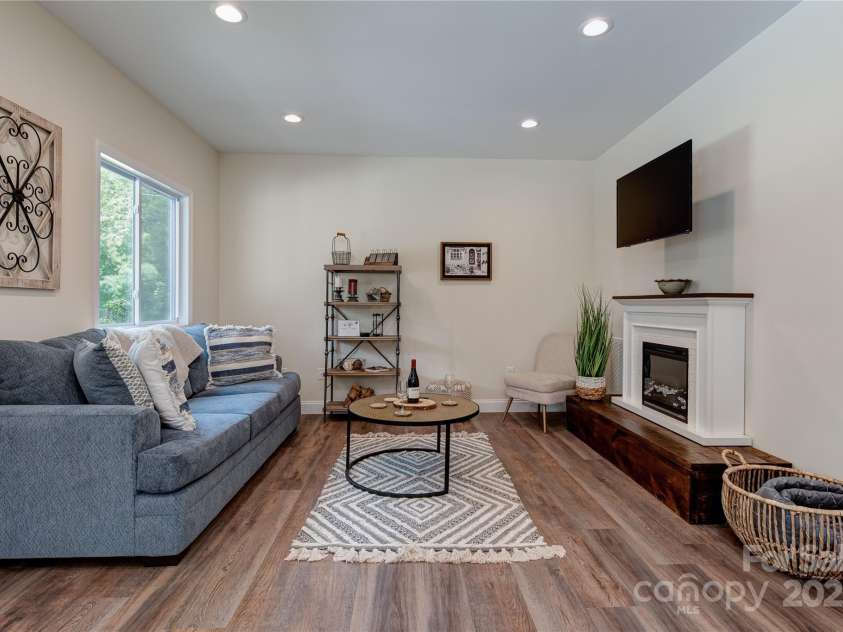 508 Oconeechee Avenue, Black Mountain, NC 28711.  MLS# CAR4278010, YatesRealty ID 27382. 