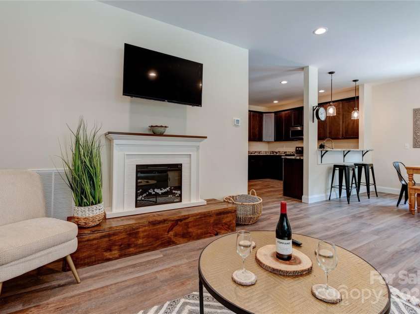 508 Oconeechee Avenue, Black Mountain, NC 28711.  MLS# CAR4278010, YatesRealty ID 27382. 