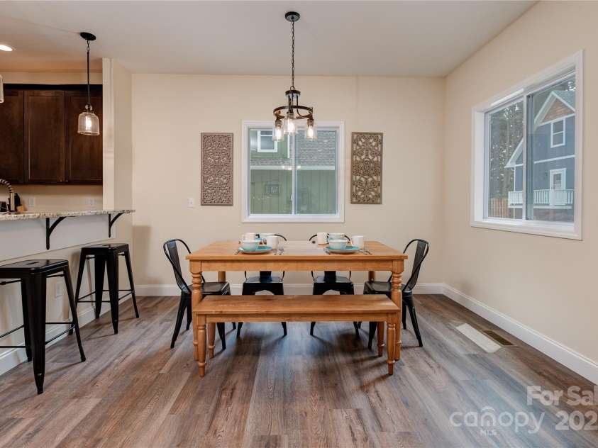 508 Oconeechee Avenue, Black Mountain, NC 28711.  MLS# CAR4278010, YatesRealty ID 27382. 