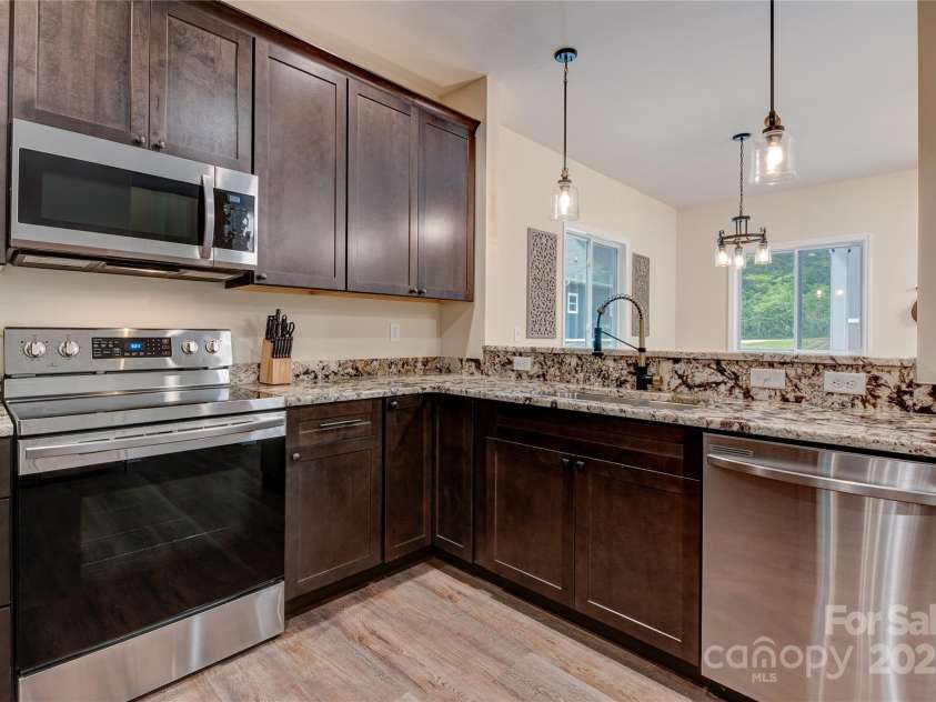 508 Oconeechee Avenue, Black Mountain, NC 28711.  MLS# CAR4278010, YatesRealty ID 27382. 