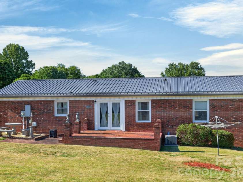 2104 Lamesa Court, Lenoir, NC 28645.  MLS# CAR4385535, YatesRealty ID 27385. 
