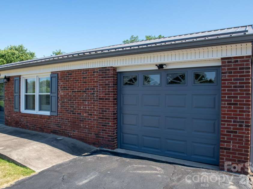 2104 Lamesa Court, Lenoir, NC 28645.  MLS# CAR4385535, YatesRealty ID 27385. 