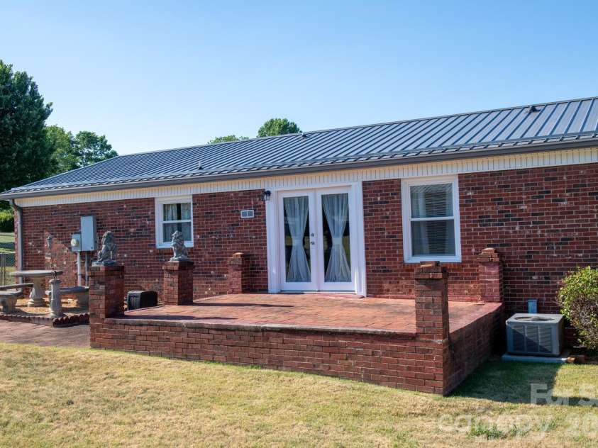 2104 Lamesa Court, Lenoir, NC 28645.  MLS# CAR4385535, YatesRealty ID 27385. 