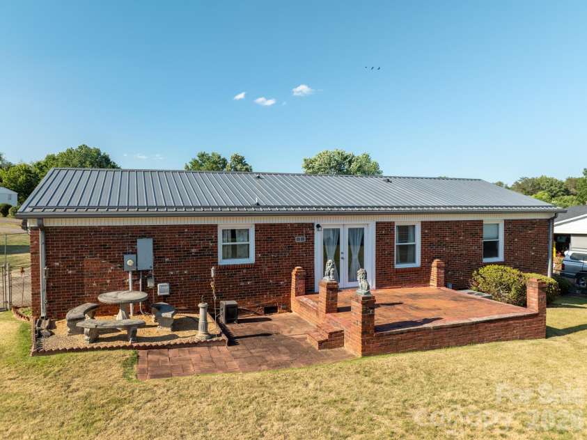 2104 Lamesa Court, Lenoir, NC 28645.  MLS# CAR4385535, YatesRealty ID 27385. 