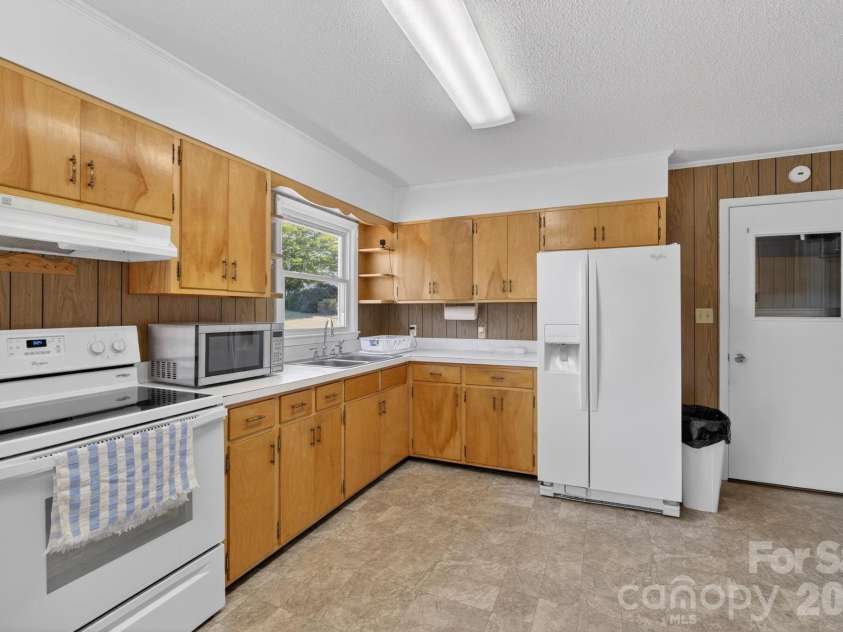 2104 Lamesa Court, Lenoir, NC 28645.  MLS# CAR4385535, YatesRealty ID 27385. 