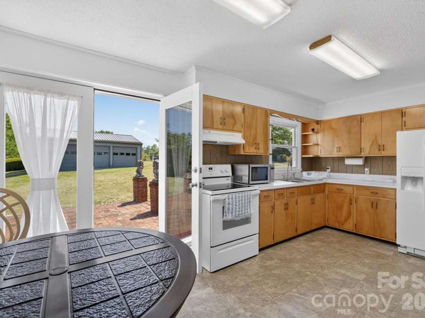 2104 Lamesa Court, Lenoir, NC 28645.  MLS# CAR4385535, YatesRealty ID 27385. 
