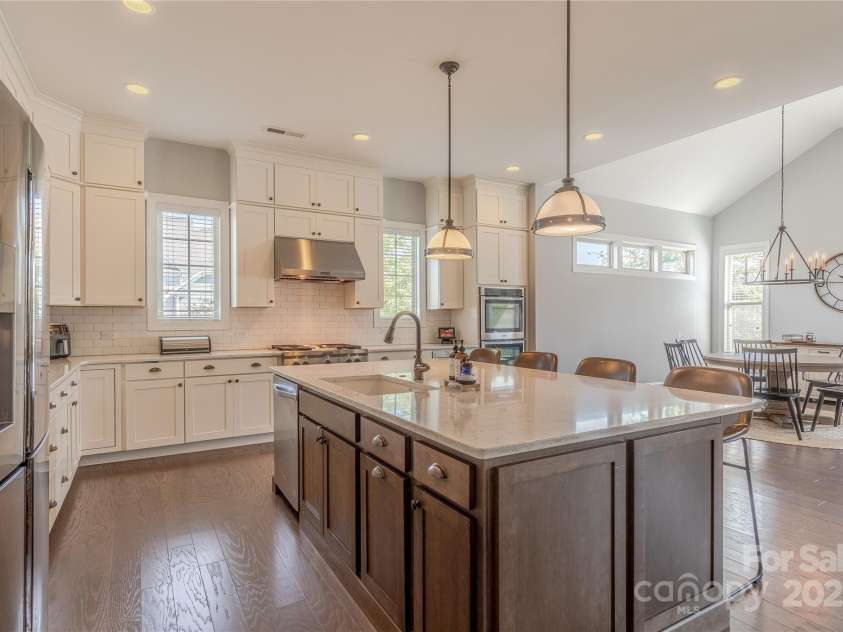 5266 Meadowcroft Way, Fort Mill, SC 29708.  MLS# CAR4278717, YatesRealty ID 27385. Chef's Kitchen