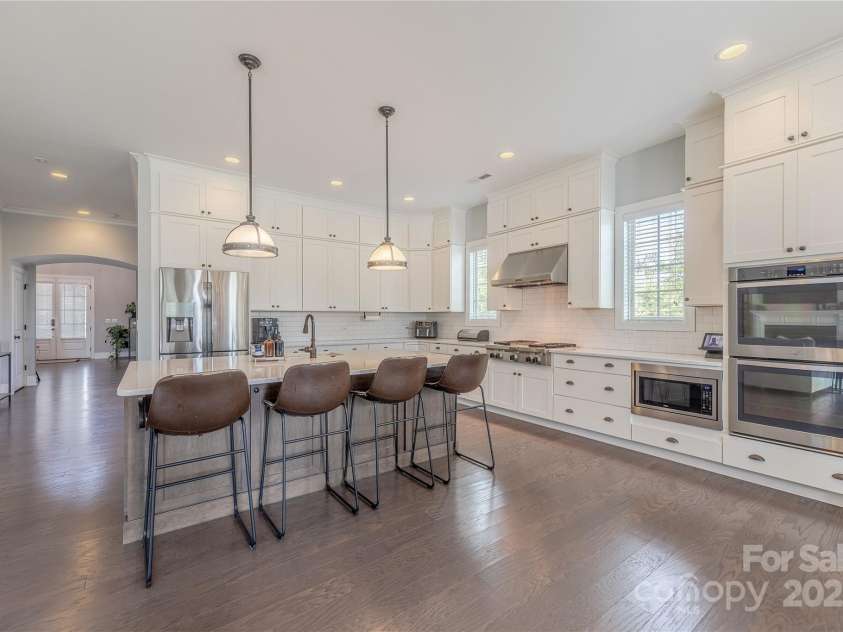 5266 Meadowcroft Way, Fort Mill, SC 29708.  MLS# CAR4278717, YatesRealty ID 27385. Custom Stacker Cabinets to the 10' Ceilings