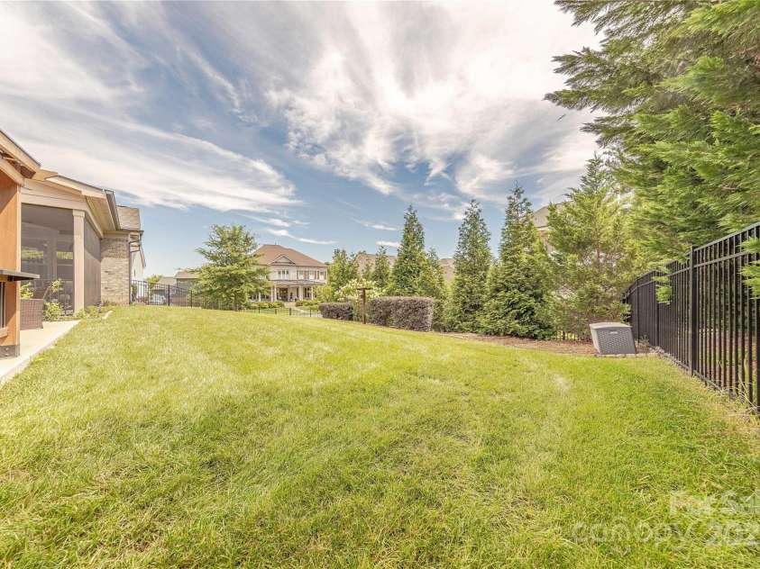 5266 Meadowcroft Way, Fort Mill, SC 29708.  MLS# CAR4278717, YatesRealty ID 27385. Fenced Backyard with Privacy Planting
