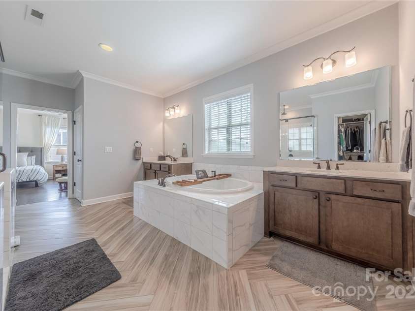 5266 Meadowcroft Way, Fort Mill, SC 29708.  MLS# CAR4278717, YatesRealty ID 27385. Huge Walk-In Closet