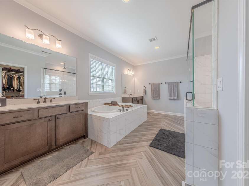 5266 Meadowcroft Way, Fort Mill, SC 29708.  MLS# CAR4278717, YatesRealty ID 27385. Luxury Primary Bath