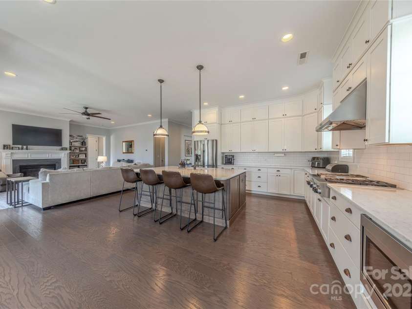 5266 Meadowcroft Way, Fort Mill, SC 29708.  MLS# CAR4278717, YatesRealty ID 27385. Tons of Storage