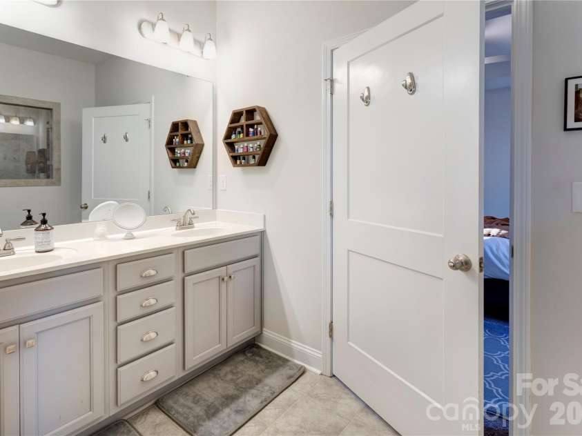 3577 County Down Avenue, Kannapolis, NC 28081.  MLS# CAR4372027, YatesRealty ID 27386. Large double vanity