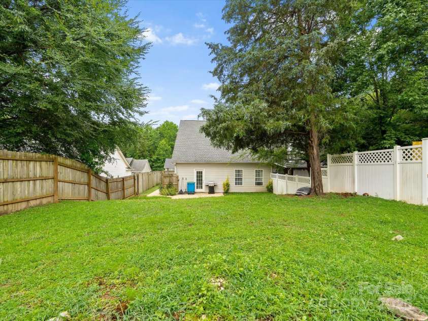 409 Danielle Way, Fort Mill, SC 29715.  MLS# CAR4275043, YatesRealty ID 27386. 