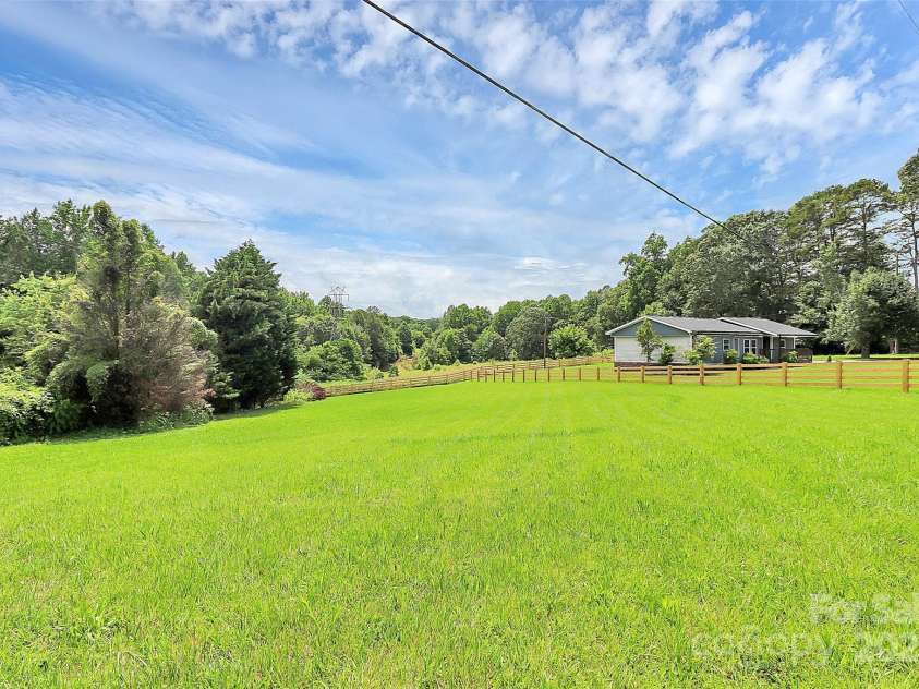 117 Autumn Woods Drive, Kings Mountain, NC 28086.  MLS# CAR4265302, YatesRealty ID 27387. 