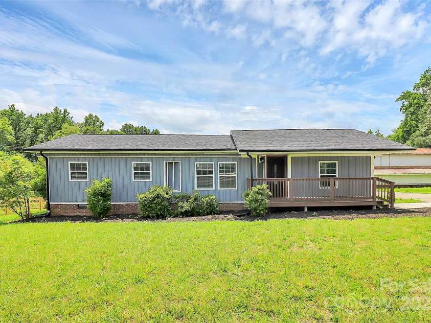 117 Autumn Woods Drive, Kings Mountain, NC 28086.  MLS# CAR4265302, YatesRealty ID 27387. 