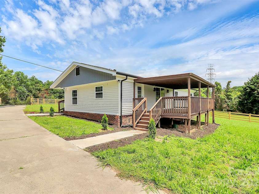 117 Autumn Woods Drive, Kings Mountain, NC 28086.  MLS# CAR4265302, YatesRealty ID 27387. 