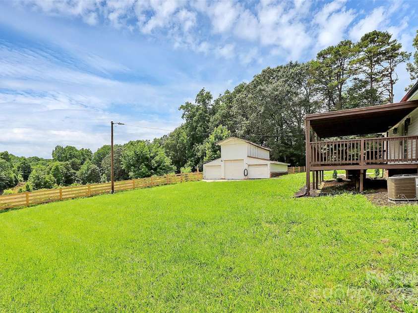 117 Autumn Woods Drive, Kings Mountain, NC 28086.  MLS# CAR4265302, YatesRealty ID 27387. 