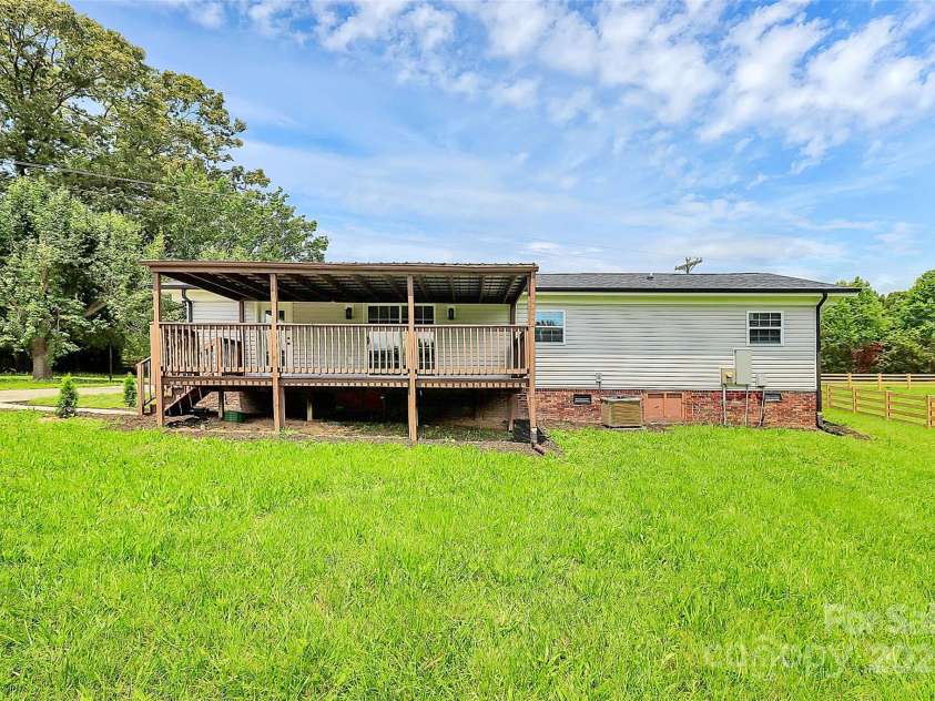 117 Autumn Woods Drive, Kings Mountain, NC 28086.  MLS# CAR4265302, YatesRealty ID 27387. 