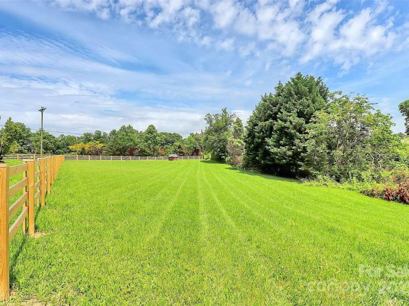 117 Autumn Woods Drive, Kings Mountain, NC 28086.  MLS# CAR4265302, YatesRealty ID 27387. 