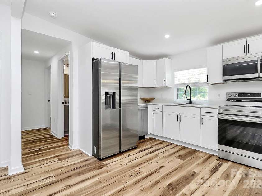 117 Autumn Woods Drive, Kings Mountain, NC 28086.  MLS# CAR4265302, YatesRealty ID 27387. 