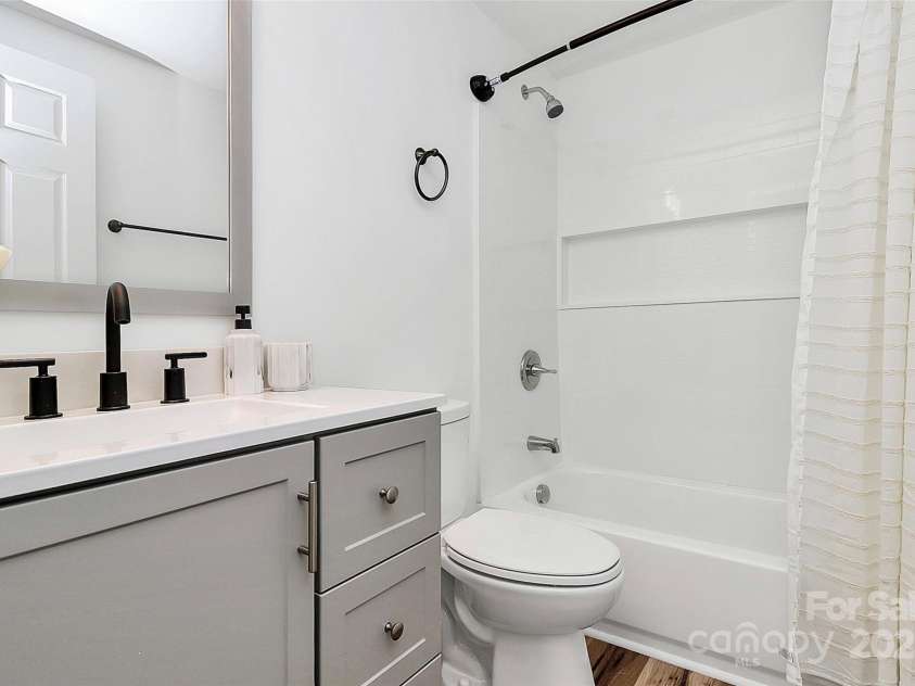 117 Autumn Woods Drive, Kings Mountain, NC 28086.  MLS# CAR4265302, YatesRealty ID 27387. 