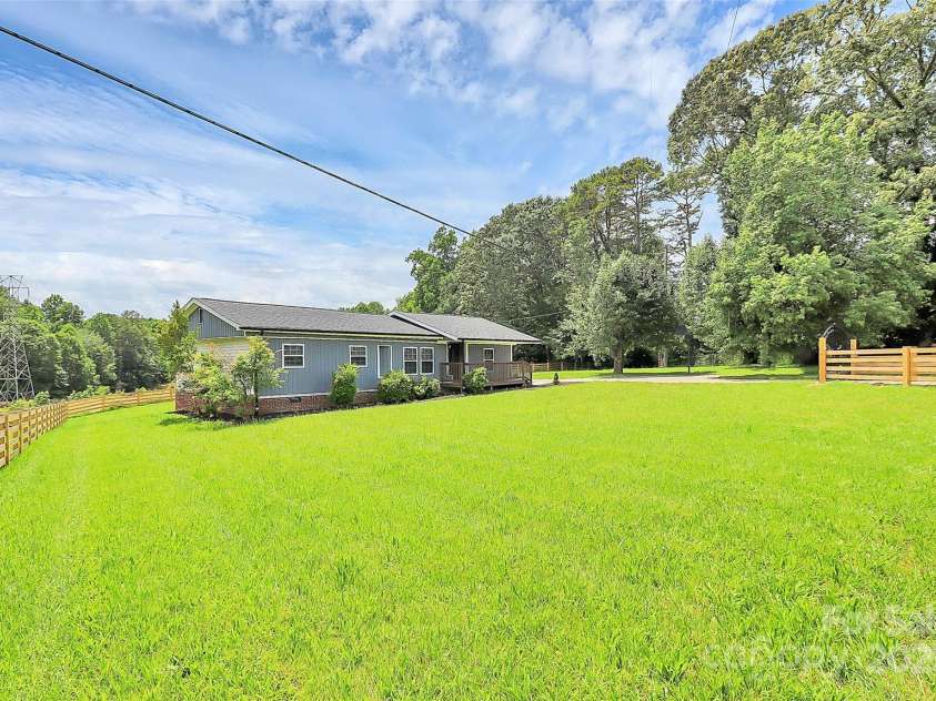 117 Autumn Woods Drive, Kings Mountain, NC 28086.  MLS# CAR4265302, YatesRealty ID 27387. 