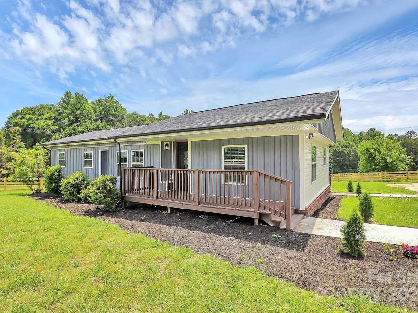 117 Autumn Woods Drive, Kings Mountain, NC 28086.  MLS# CAR4265302, YatesRealty ID 27387. 