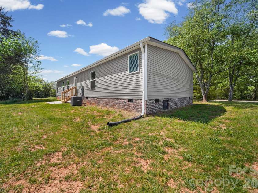 117 Whites Mill Road, Statesville, NC 28677.  MLS# CAR4374449, YatesRealty ID 27387. 