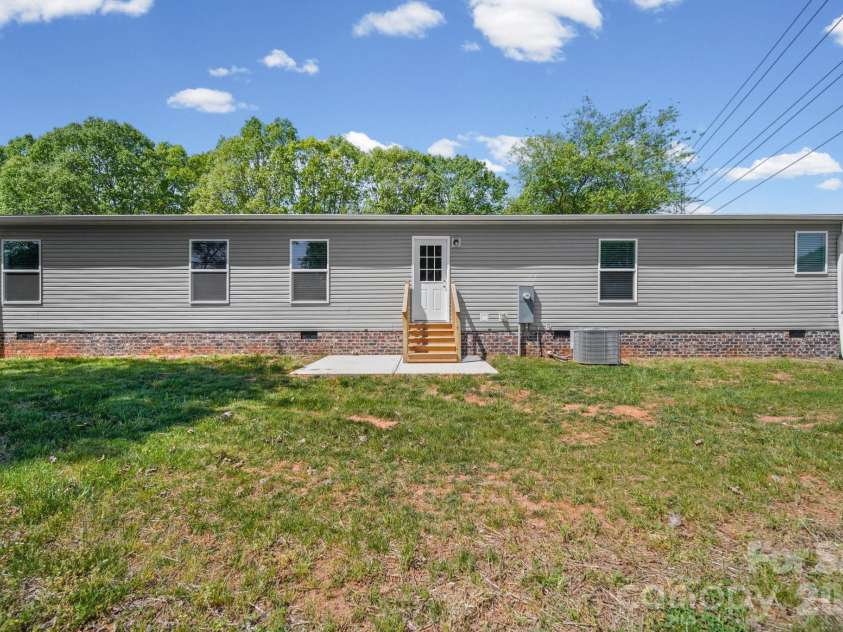 117 Whites Mill Road, Statesville, NC 28677.  MLS# CAR4374449, YatesRealty ID 27387. 