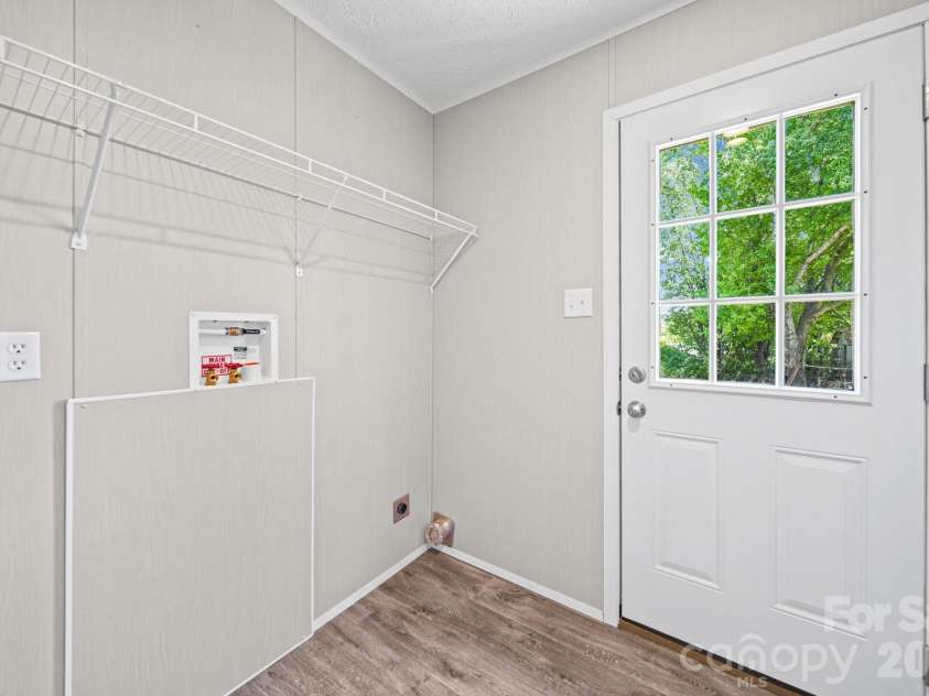 117 Whites Mill Road, Statesville, NC 28677.  MLS# CAR4374449, YatesRealty ID 27387. 