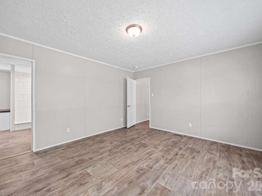 117 Whites Mill Road, Statesville, NC 28677.  MLS# CAR4374449, YatesRealty ID 27387. 