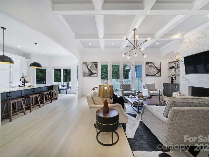 8016 Pemswood Street, Charlotte, NC 28277.  MLS# CAR4271864, YatesRealty ID 27389. ..and Open to Kitchen.