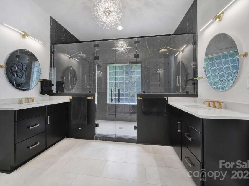 8016 Pemswood Street, Charlotte, NC 28277.  MLS# CAR4271864, YatesRealty ID 27389. ...Dual Vanities...