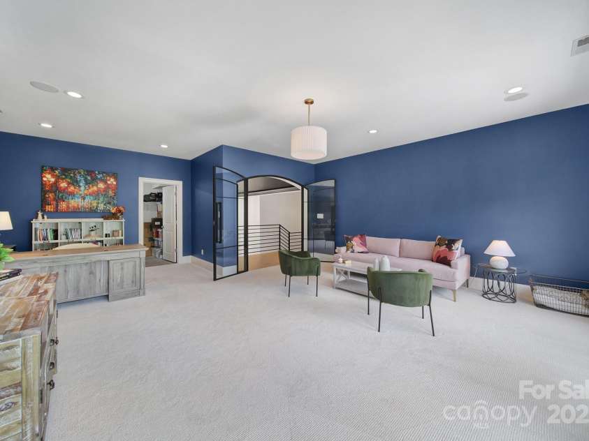 8016 Pemswood Street, Charlotte, NC 28277.  MLS# CAR4271864, YatesRealty ID 27389. Spacious Bonus Room