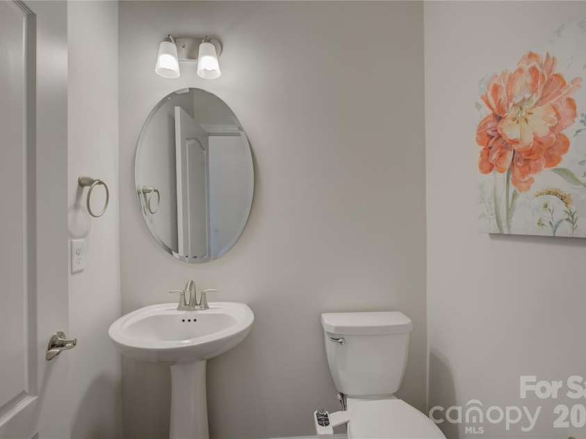 16541 Cozy Cove Road, Charlotte, NC 28278.  MLS# CAR4338314, YatesRealty ID 2739. 1/2 bath on the main