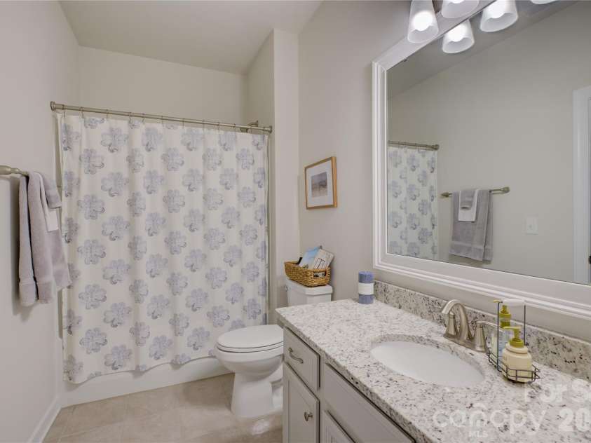16541 Cozy Cove Road, Charlotte, NC 28278.  MLS# CAR4338314, YatesRealty ID 2739. Full bath room on the main